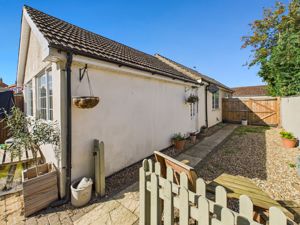 Side Elevation- click for photo gallery